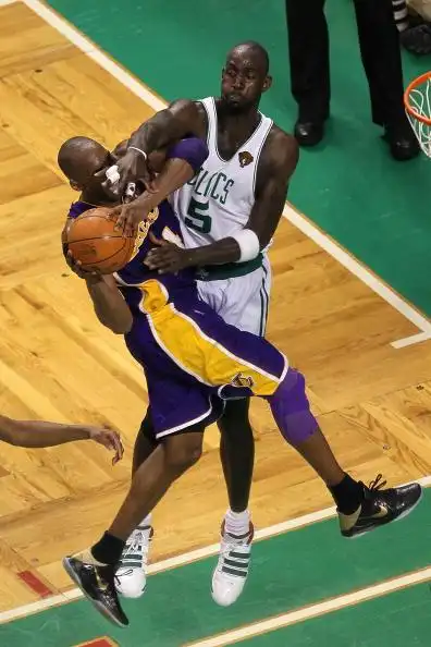 图文-[季后赛]湖人86-92凯尔特人 凶狠犯规_篮球-nba_新浪竞技风暴