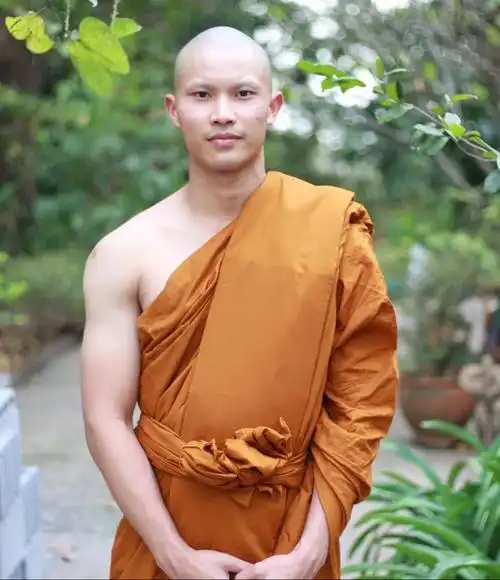 泰国帅气肌肉和尚走红网络,一身腱子肉太漂亮,网友:像金刚护法