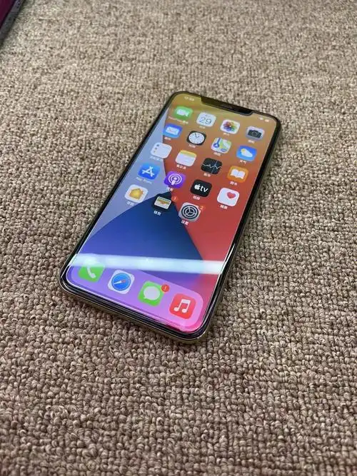 iphone11promax 金色 64g,成色99新