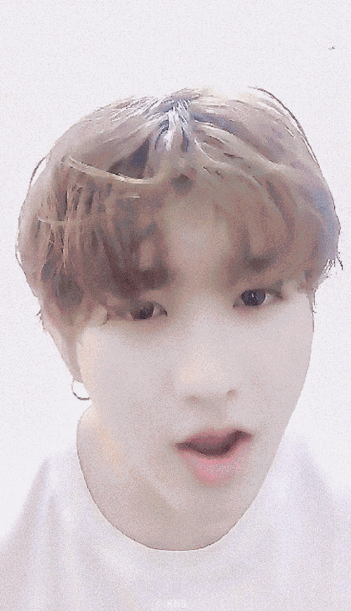 蔡徐坤超话,#原创音乐制作人蔡徐坤#想看你对镜头撒娇卖萌@蔡徐坤迷