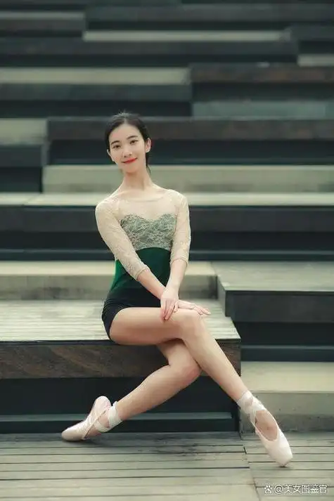 每日美女推荐之跳芭蕾舞的小姐姐