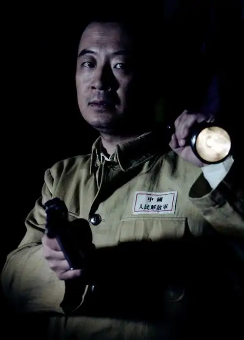 黄海波新浪娱乐讯 电视剧《黑三角》目前正在横店影视城紧张拍摄中,在