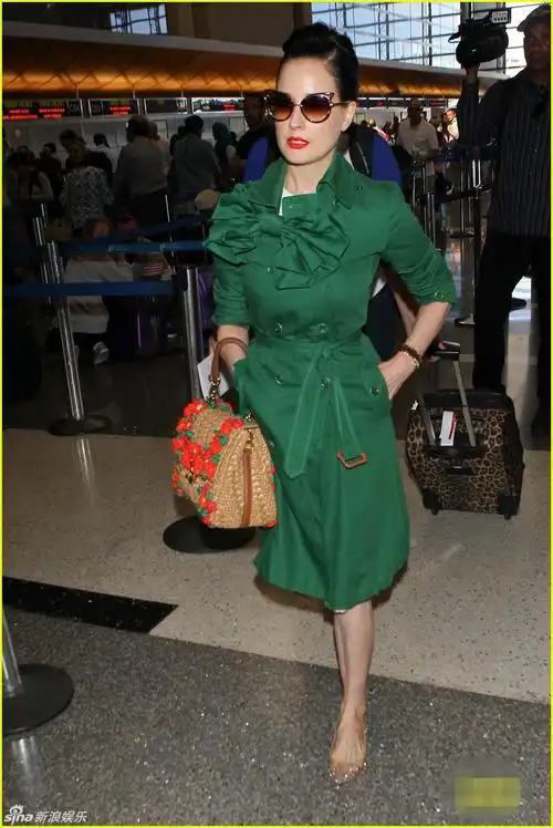 【明星生日会】9.28田蕊妮韦唯气质优雅同庆生