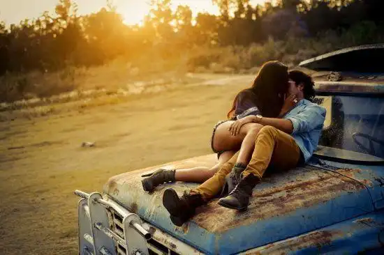 德国摄影师拍男女亲密激吻时尚照片组图