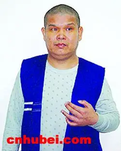 湖北一黑帮团伙30余人被警方"一锅端"(组图)