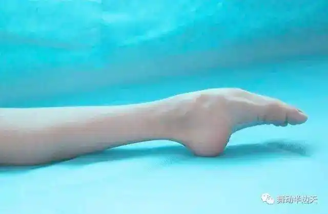 跳舞时绷脚背竟有这么多好处比按摩还有效都看看