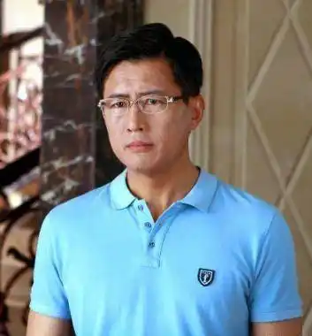 演员高曙光:和江珊分手,二婚娶小17岁娇妻,如今过得怎样?