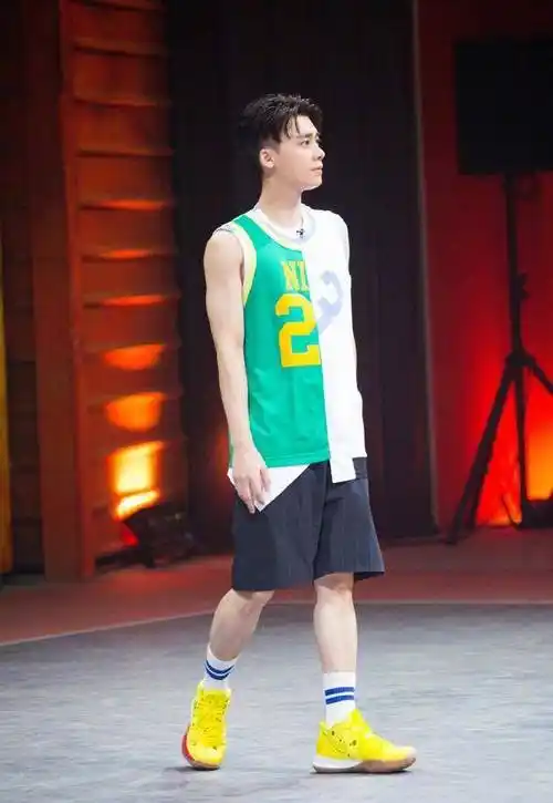 原创李易峰私服造型有多帅这些搭配就很完美满满的活力时髦感