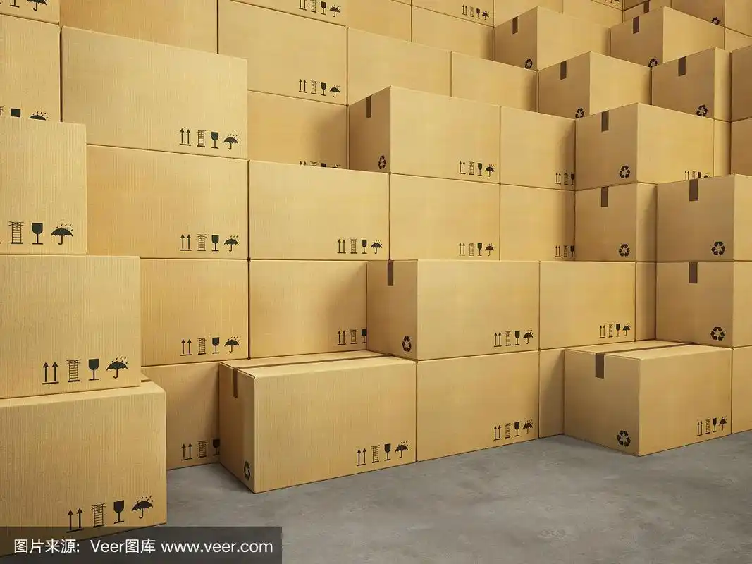仓库里堆满了纸箱