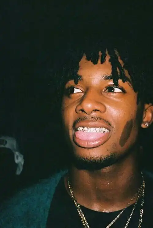 我想知道照片上的国外说唱歌手的资料