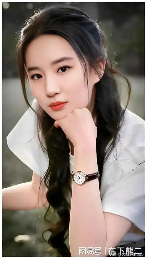 刘亦菲:清纯甜美,气质优雅