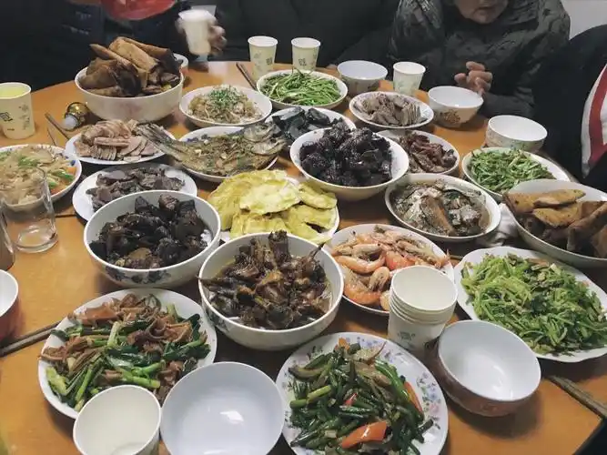 自个儿家里做饭才有年味吧