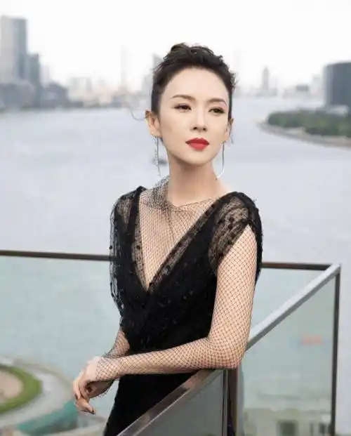 肚兜,渔网,露衣服,上下全开,早年女星走红毯也太敢穿了!