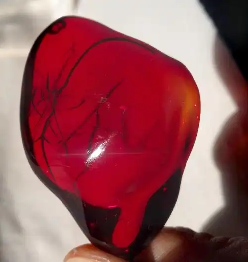 一块血珀的前世今生,三大特征教你轻松辨识血珀真假(男士手串一般几个