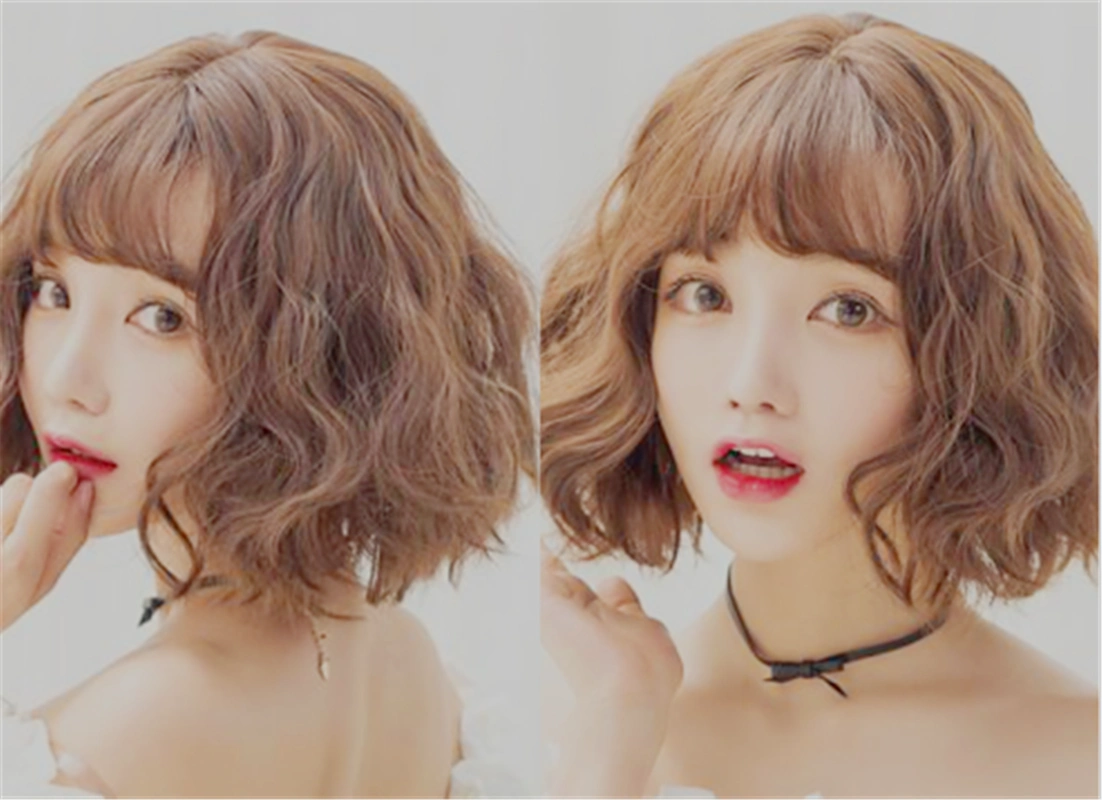 这款梨花烫非常的有魅力,齐耳的短发做起来最好看,发尾弄卷往内扣,稍