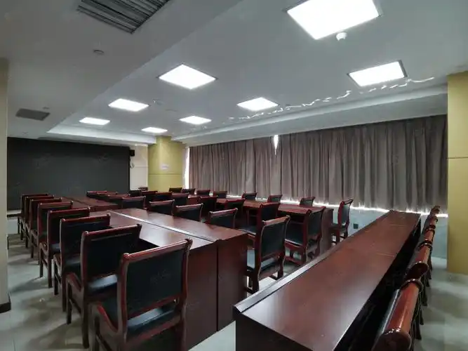 丽枫酒店(郑州中州大道店)1606会议室详情