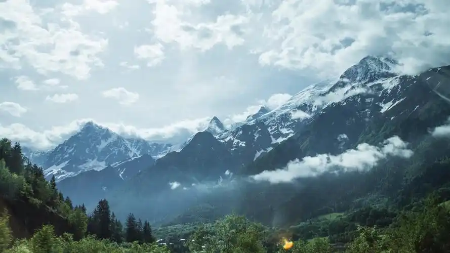 电脑壁纸 风景 大自然的峻峭山脉优美景色
