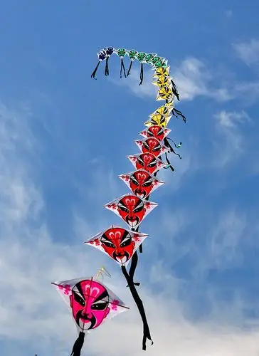 忙趁东风放纸鸢