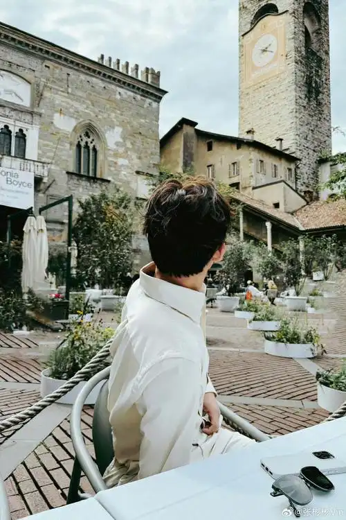 人生的出场顺序很重要,我来得晚一点,没陪你朝朝暮