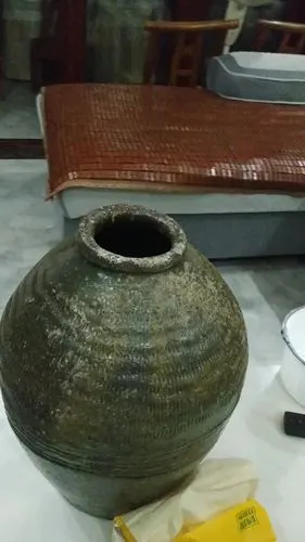 农村老酒坛子?谁只到是那个年代