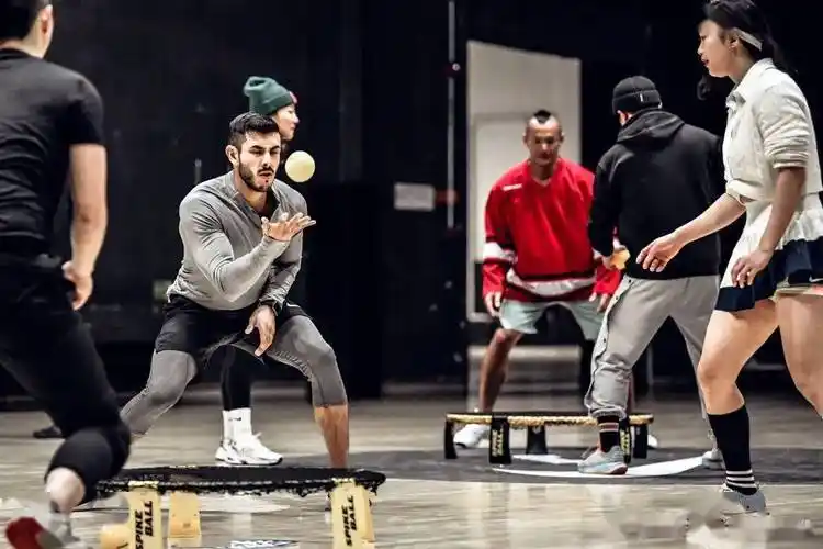 活动丨解锁北美小众玩法spikeball体验易上手的陆地麻将