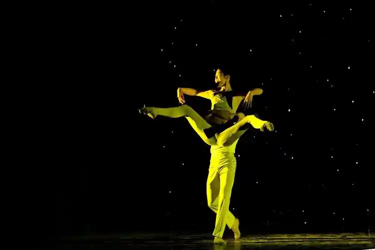 舞蹈系学生毕业演出------双人舞