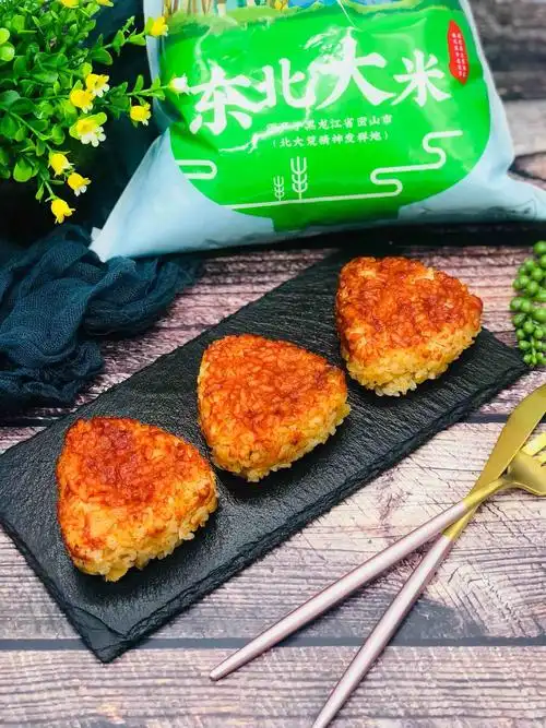 韩式辣酱烤辣白菜饭团