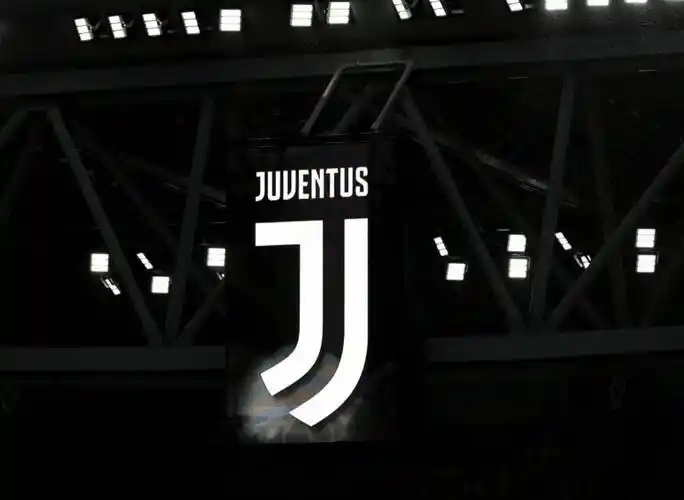 继续追求极简尤文从7月1日起去掉了队徽里的队名