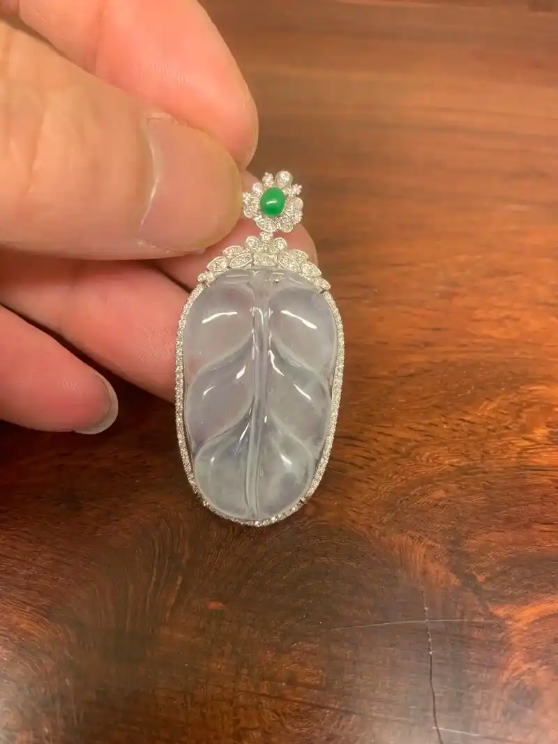 翡翠冰种叶子款式吊坠18k白钻石镶嵌