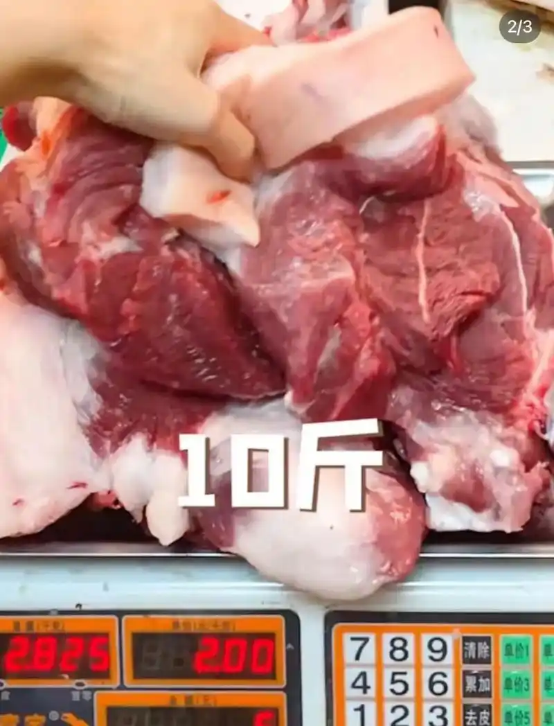 刚抱着我们家猫时突然想起这张图,原来10斤肉是这样的重量