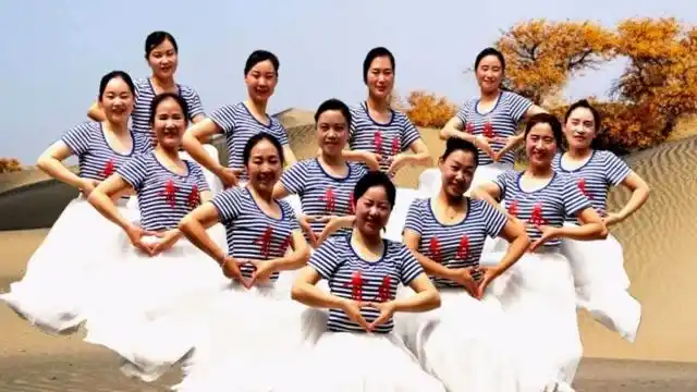 美丽蓥华广场舞站着等你三千年舞台版12人变队形