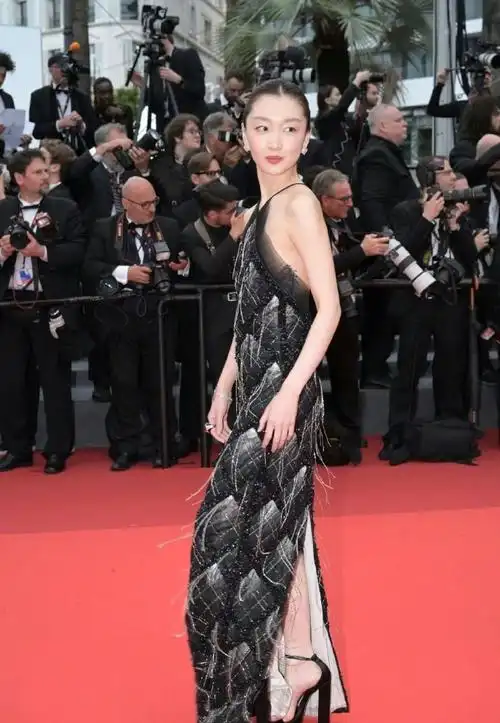 高清镜头下的周冬雨##周冬雨近期状态##极萌胶原炮max亮相戛纳