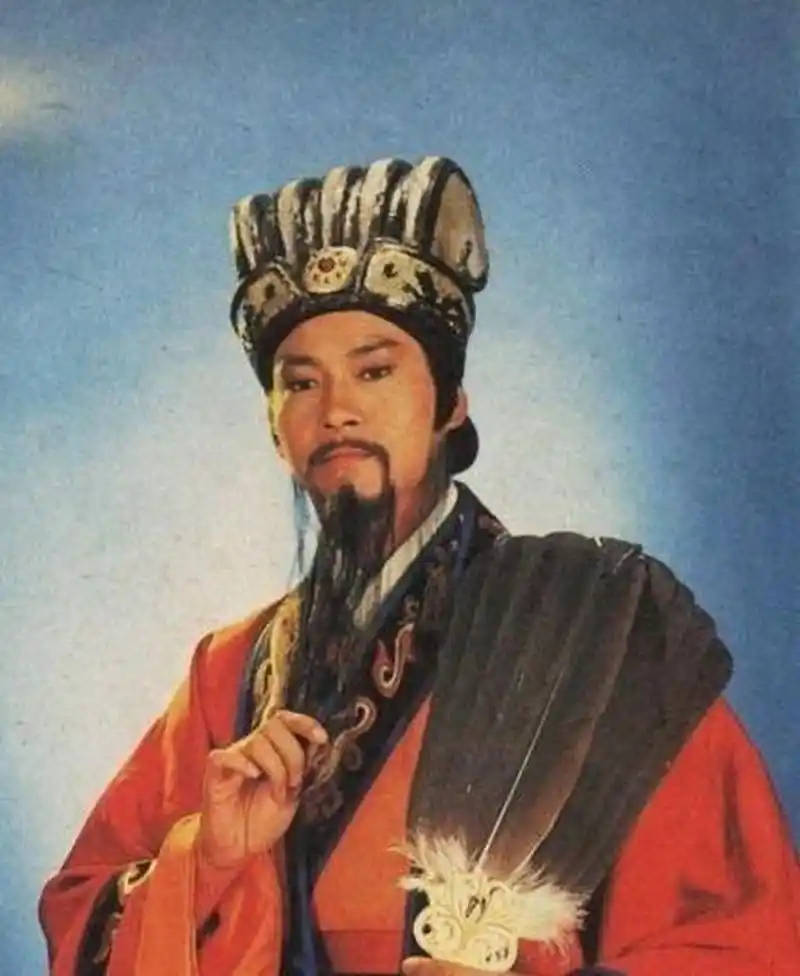1985年,郑少秋在电视剧《诸葛亮》中的诸葛亮的定妆照,该剧由李力持