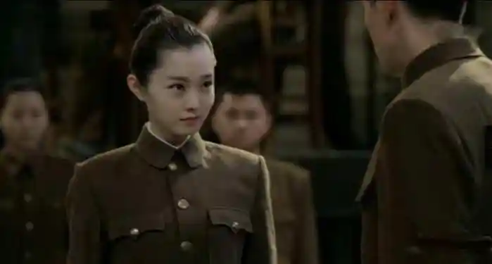 这几个人演女特务都很美但唯独她最有味道