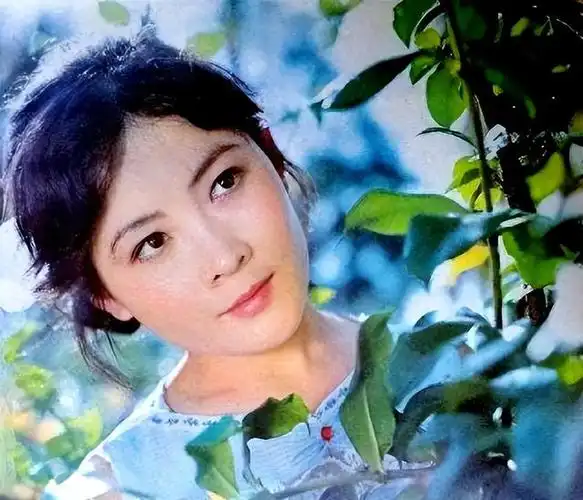 演员娜仁花:我这辈子最正确的决定,就是42岁高龄为小丈夫生儿子