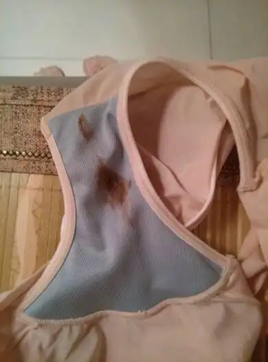 我怀孕13周了,今天突然发现内裤上有像血一样的东西,请问这是怎么啦?