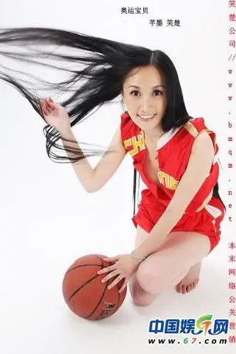 李芊墨告别非诚勿扰仍单身昔日登男人装艳照曝光图