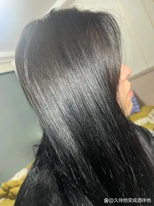 0珍珠黑 之前染的黑茶色头发长了好多,时间久了下面半截都发黄想着