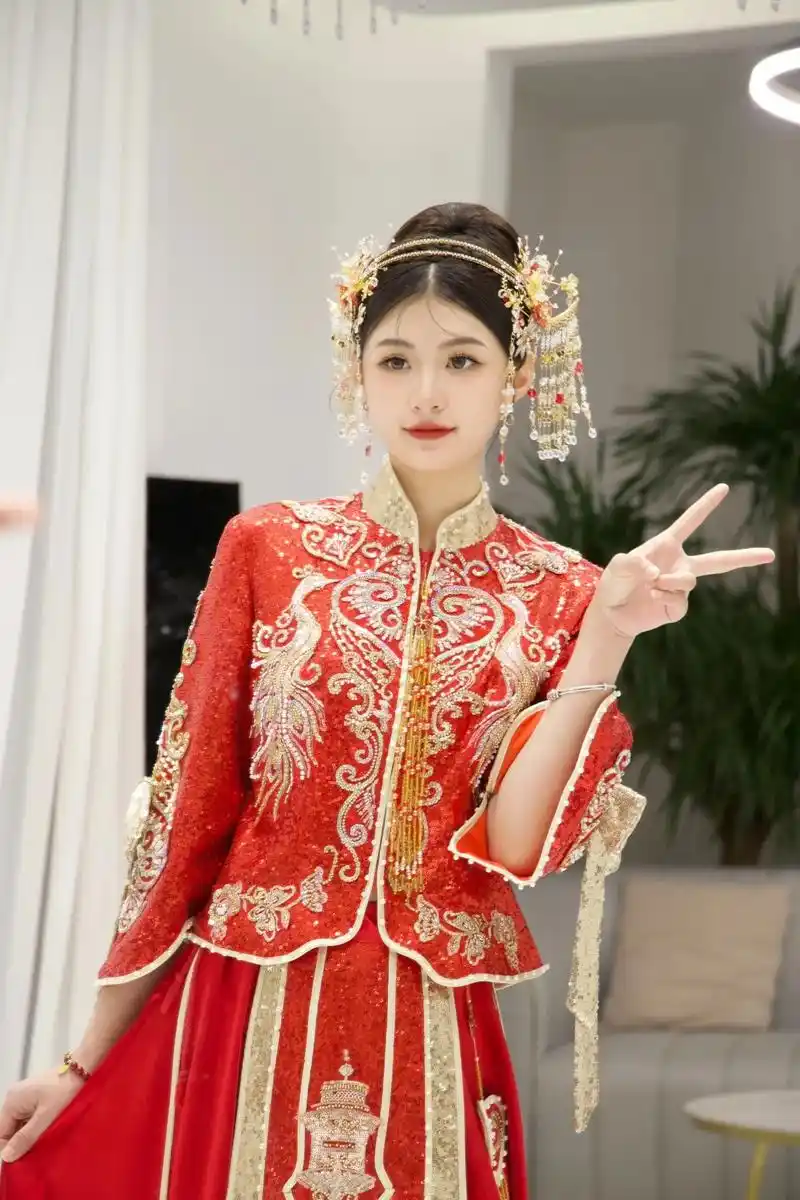 好温柔的新娘#中式嫁衣 #古风新娘 - 抖音