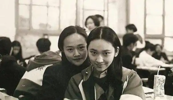 吴佩慈:嫁豪门不成当"保姆",为纪晓波6年生4胎,对其不离不弃