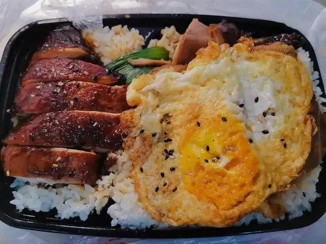 吃了组饭和一个普通外卖店家的大鸡腿饭对比一下发出感叹组饭yyds