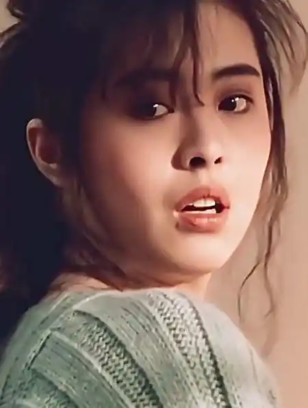 王祖贤17岁出道爆红,没人能抵得过岁月,但气质这块从没输过!