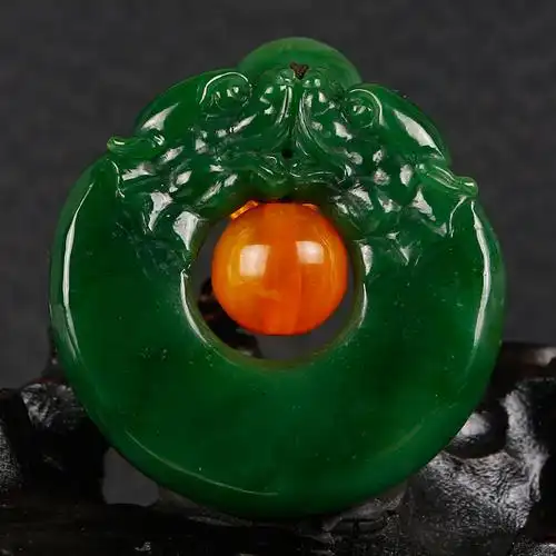 陶虎玉雕工作室品字款和田碧玉挂件螭龙 47.38g