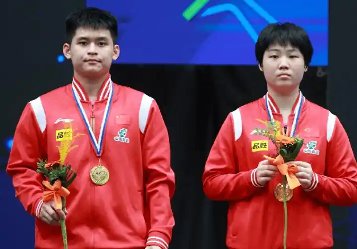 国乒又出两大王牌:18岁小樊振东 19岁小丁宁蜕变_蒯曼_决赛_林诗栋