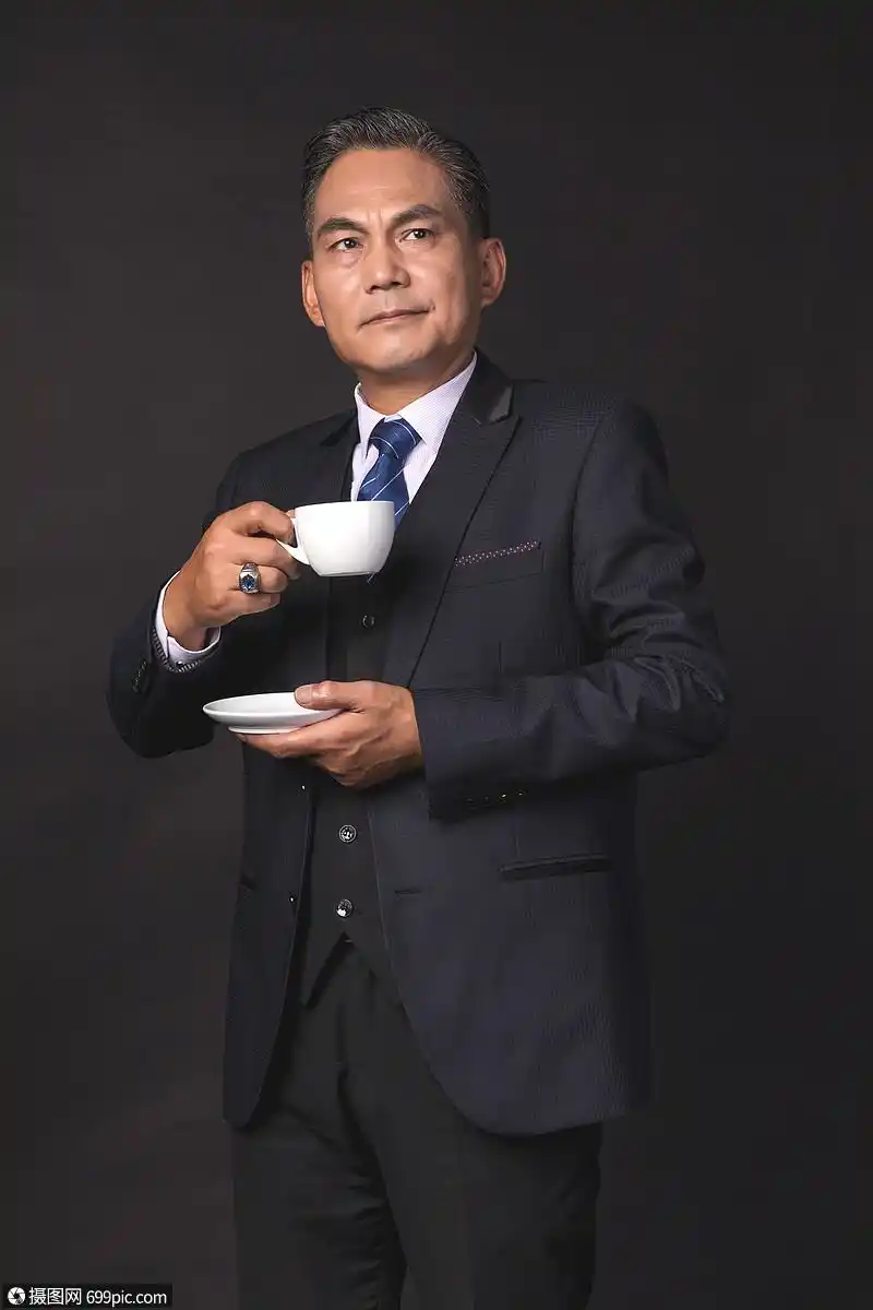 商务成功人士品咖啡