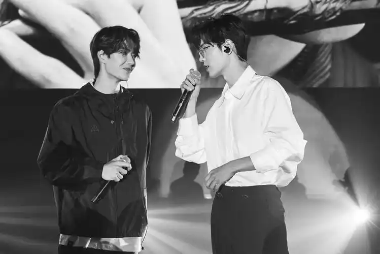 有没有肖战王一博那种比较少见惊艳的照片谢谢