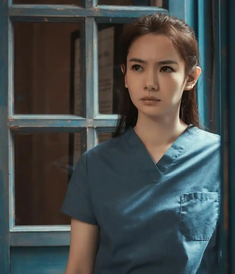 戚薇,祐宁,朱珠,高圣远,张峻宁,何政军等主演的《一起深呼吸》是一部