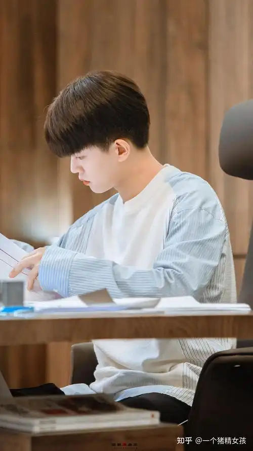 乌鸦小姐与蜥蜴先生任嘉伦