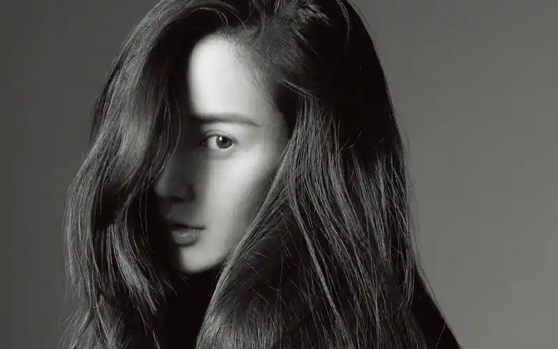 美女辣妈angelababy最新黑白写真图片桌面壁纸