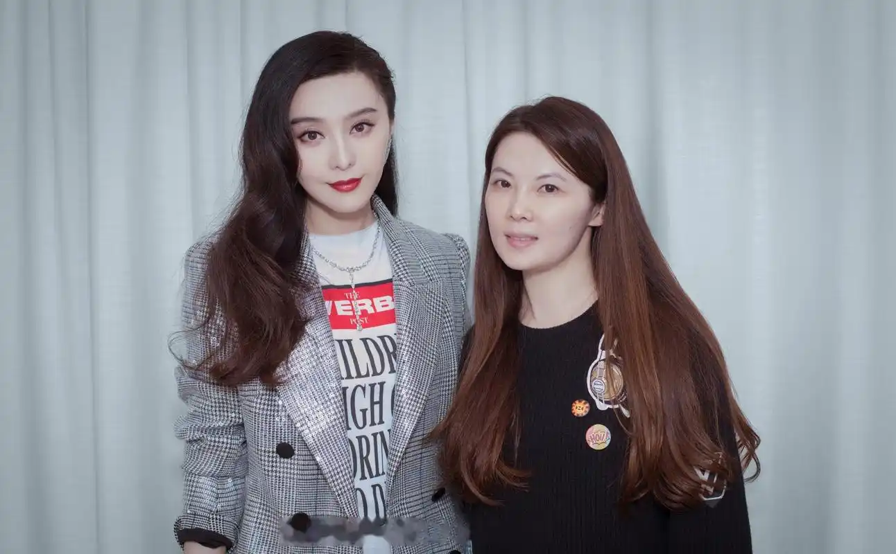 演员范冰冰与amity后益,时尚教父tony 合影四张.